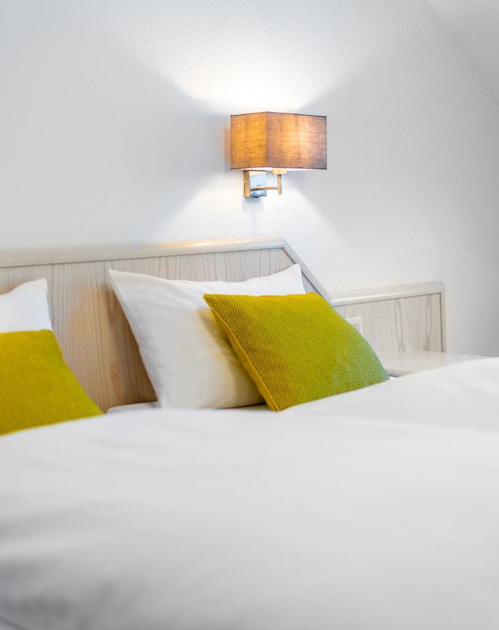 Hotel Zur Krone Мербуш Экстерьер фото