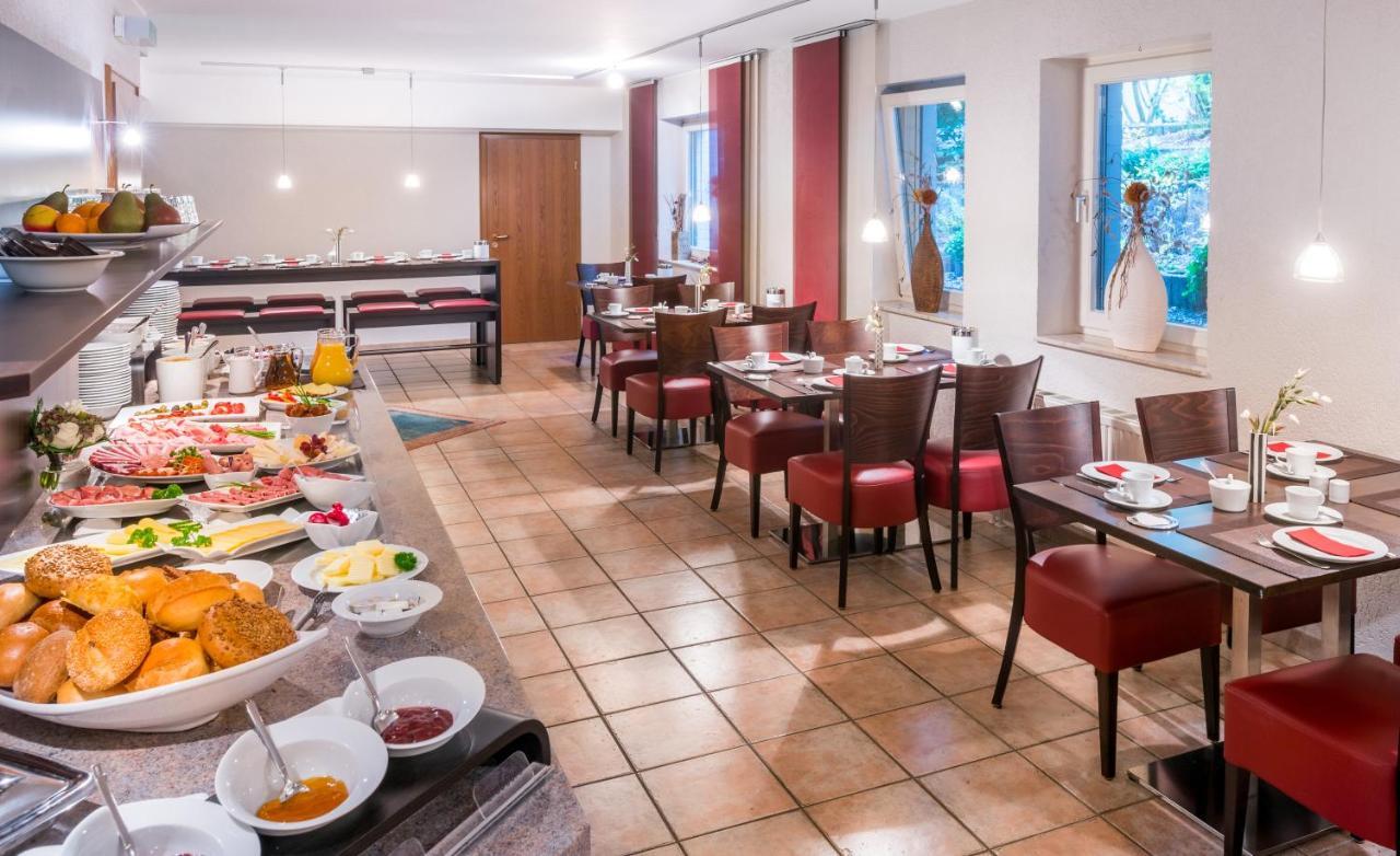 Hotel Zur Krone Мербуш Экстерьер фото